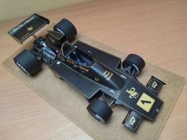 Formel 1.-Bolid Lotus 76 (#1, Großer Preis von Italien 1974) 1:24 präzise
