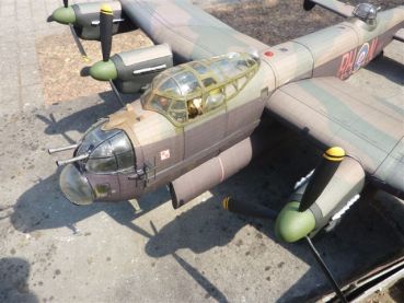 Avro Lancaster B. Mk.I  Spezial ("Grand Slam") inkl. Spantensatz 1:33 übersetzt