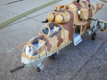 Kampfhubschrauber Mil Mi-24D HIND 1:33 überarbeitet/erweitert