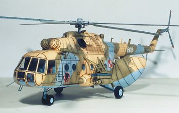 Kampfhubschrauber Mil Mi-17 (gealterte Farbgeb.) 1:33 übersetzt