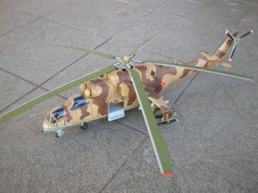 Kampfhubschrauber Mil Mi-24D HIND 1:33 überarbeitet/erweitert