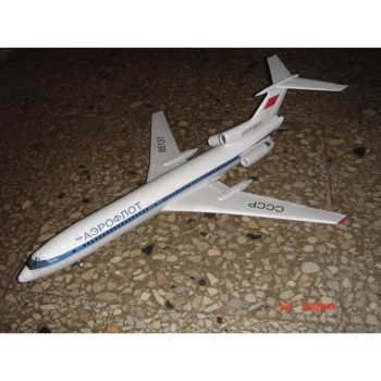 Passagierflugzeug Tupolew Tu-154B-2 der Aeroflot 1:100 übersetzt