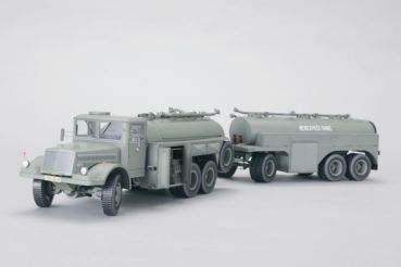 Tatra 111C mit Tanklift CV-9 / 1:32 /  Gaphica-Verlag Nr. 82