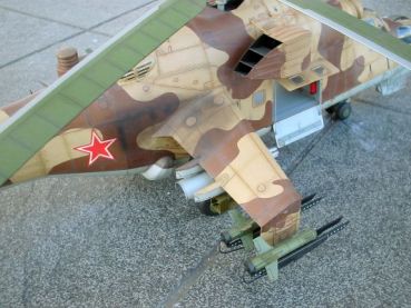 sowjet. Feuerunterstützungshubschrauber Mil Mi-24D Hind 1:33