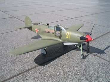 sowjetische Bell P-39N Airacobra 1:33