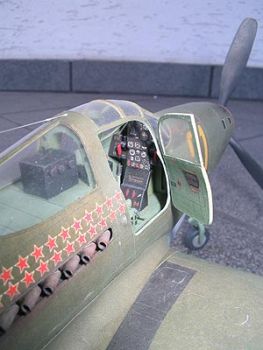 sowjetische Bell P-39N Airacobra 1:33