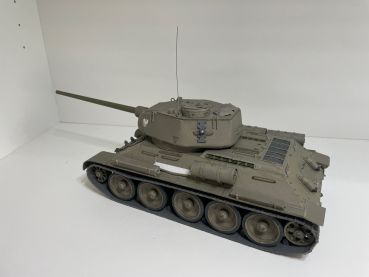 sowjetischer Panzer T-34/85 1:25 (2 optionale Kennzeichnungen)