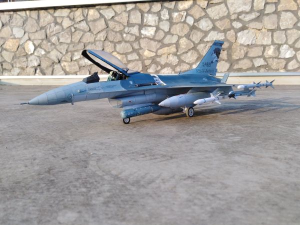 General Dynamics F-16C Block 32 (175th Fighter Squadron, 114th Fighter Wing, South Dakota Air National Guard) 1:33 extrem²
