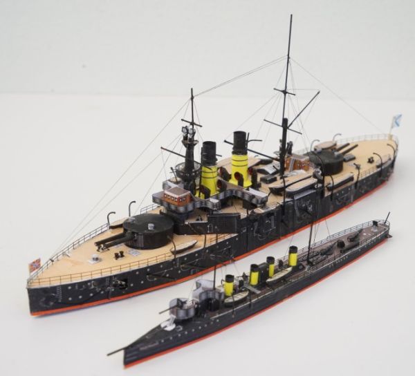 russisches Linienschiff Sissoi Weliki (1896) und 2 Torpedo-Rerstörer der Bujnyj-Klasse (1902) 1:400 Wasserlininenmodelle