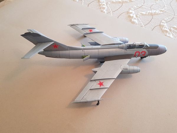 2 Modelle Allwetter-Abfangjagdflugzeuges Jakowlew Jak-25M Flashlight 1:33