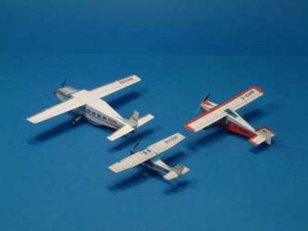 3 kleine Flugzeuge (Cessna 150, Dornier Do 27, Cessna C 208B Grand Caravan) 1:100