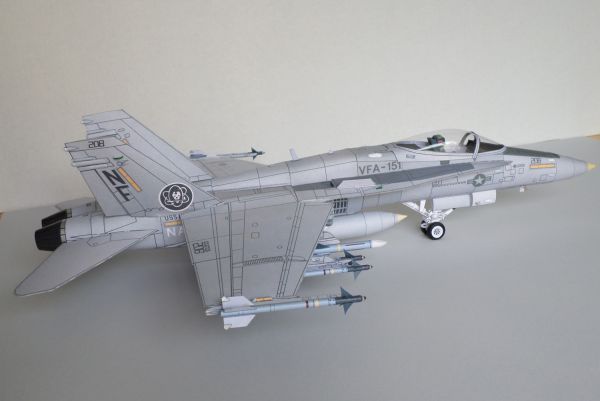 F/A-18C Hornet 1:33 (HobbyModel Nr.34, 2.Ausgabe) übersetzt