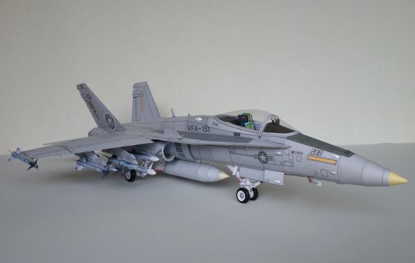 F/A-18C Hornet 1:33 (HobbyModel Nr.34, 2.Ausgabe) übersetzt