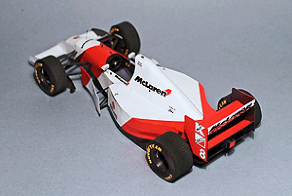 Formel 1.-Bolid McLaren MP4/8 (Season 1993) in drei optionalen Darstellungen 1:24 inkl. LC-Zurüstsatz