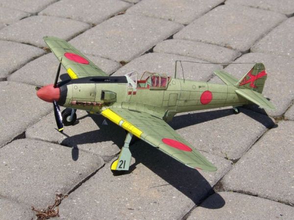 Kawasaki Ki-61 Hien (Tony) 1:33 übersetzt