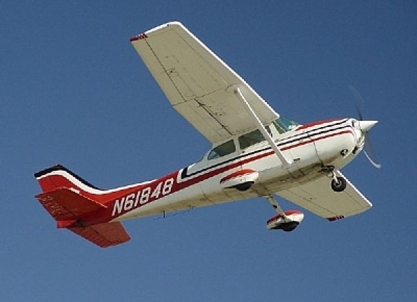 Leichtflugzeug Cessna 172 Skyhawk 1:25 einfach