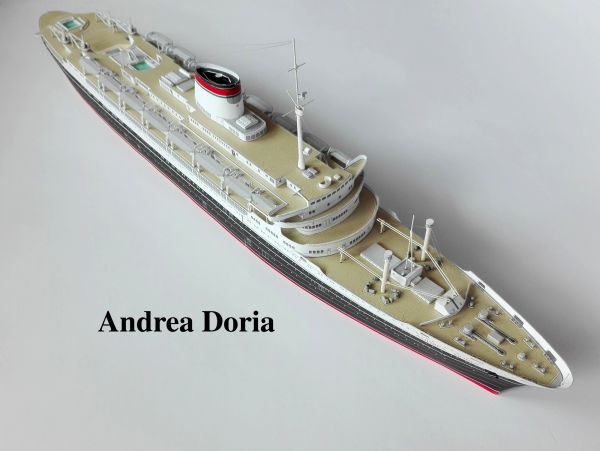 Transatlantikliner Andrea Doria und Passagierschiff-/Frachter Stockholm (1956) 1:400.