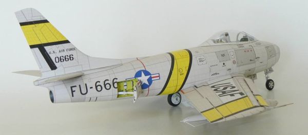US-Kampfjet North American F-86E-5 Sabre 1:33 präzise