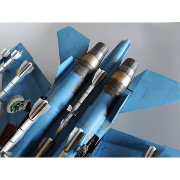 Luftüberlegungsjäger Suchoi Su-27 UB1M  „blaue 71“ Ukrainischer Luftwaffe (2018 – 2019) in 3 Bewaffnungsvarianten 1:33 extrem²